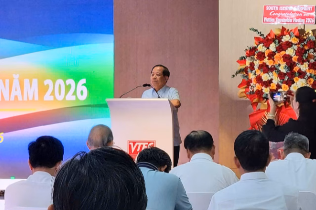 Nguyên Thứ trưởng Thường trực Bộ Công Thương Bùi Xuân Khu nhấn mạnh việc đổi mới để giữ vững vị thế dẫn đầu - Ảnh: Huy Khải