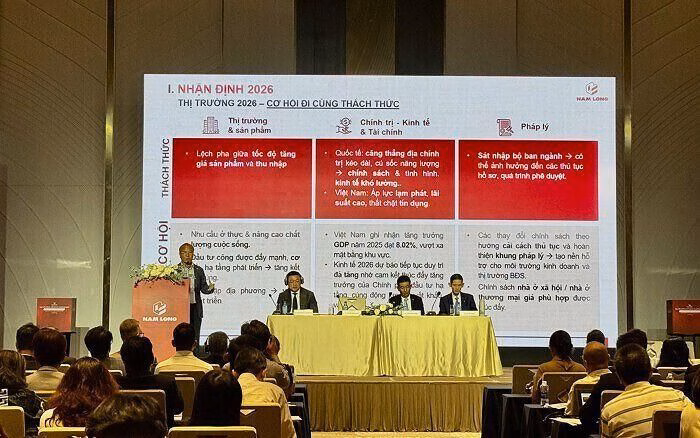 Ông Nguyễn Xuân Quang phân tích về chiến lược nâng cao giá trị doanh nghiệp tại ĐHĐCĐ thường niên 2026. (Ảnh: Nguyên Ngọc)