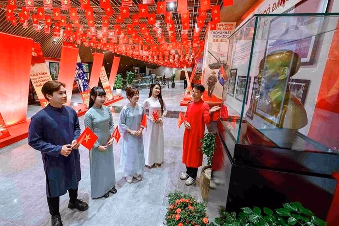 Không gian tái hiện ký ức lịch sử độc đáo, thu hút nhiều thế hệ du khách tại núi Bà Đen.