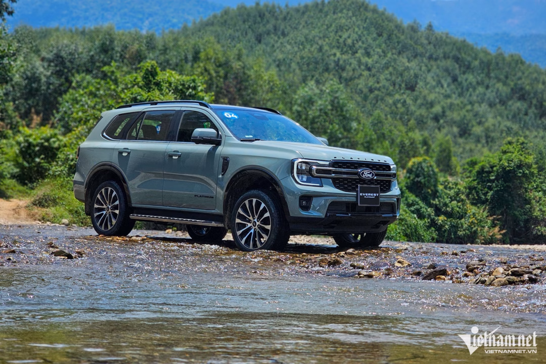 Ford Everest 2026 gây ấn tượng với tùy chọn động cơ xăng Ecoboost 2.3L đầy uy lực. Ảnh: Ngô Minh