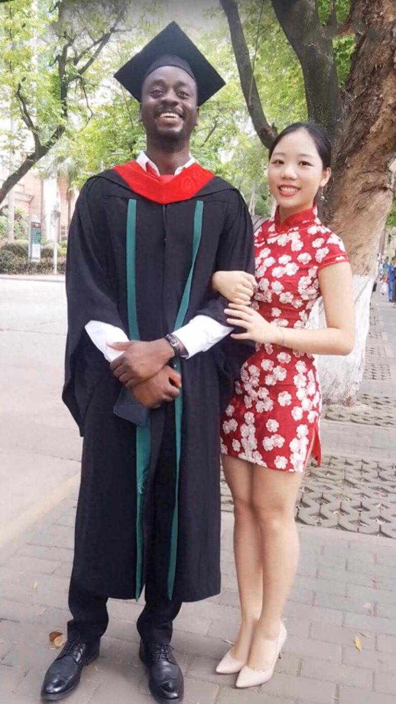 Sự kiên trì và chân thành đã giúp họ vượt qua sự ngăn cản của gia đình.