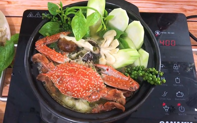 Lẩu ghẹ là lựa chọn tuyệt vời cho những buổi tụ tập gia đình vào ngày lạnh.