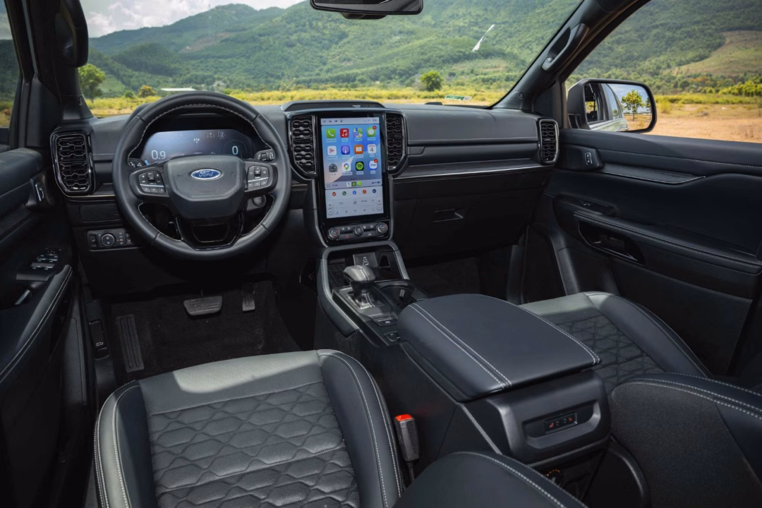 Khoang nội thất của Ford Everest 2026 được tinh chỉnh để tăng cường trải nghiệm người dùng. Ảnh: Ngô Minh